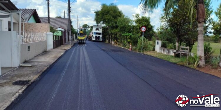 Concluída a pavimentação asfáltica de todas as ruas do Bairro Kleinubing em Ouro