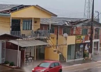 Temporal causa danos em residências em Zortéa