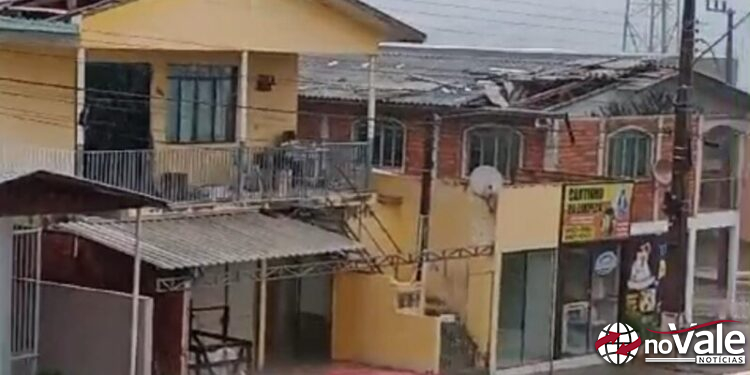 Temporal causa danos em residências em Zortéa