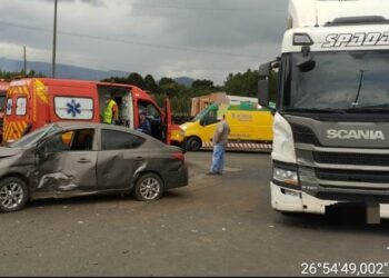 Mulher fica ferida em acidente de trânsito na BR-116 em Santa Cecília