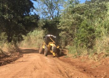 Secretaria de obras de Piratuba inicia alargamento de estrada da Linha Maratá