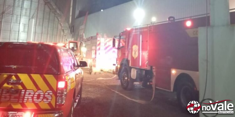 Incêndio em secador de grãos mobiliza bombeiros em Lebon Régis