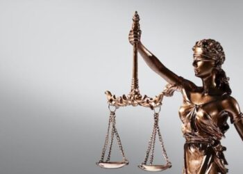 Mãe e idoso são condenados a 51 anos de prisão por exploração sexual de adolescentes