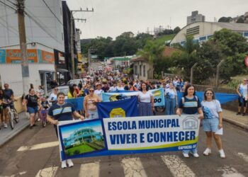 19º Passeio Ciclístico da Escola Municipal Viver e Conhecer é realizado com sucesso