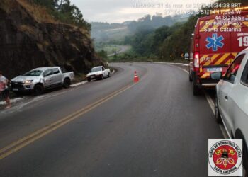 Saída de pista deixa motorista ferido na SC-135 em Tangará