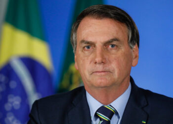 Após 12h de cirurgia, Bolsonaro está na UTI e estável, diz boletim médico