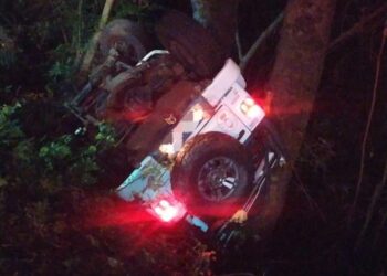 Bombeiros atendem saída de pista na BR-282 em Vargem Bonita