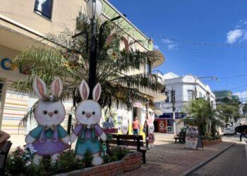 Finalizada colocação da decoração de Páscoa em Capinzal