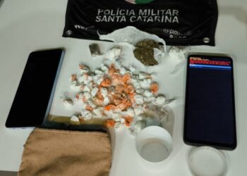 Polícia Militar apreende drogas e detém dois homens em Fraiburgo