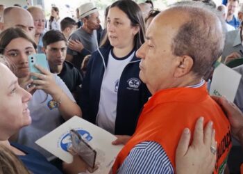 Direção da Escola São Cristóvão de Capinzal entrega documento reforçando pedido de reforma e ampliação ao Governador Jorginho Mello