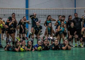 Equipe de voleibol feminino da FME Capinzal Sub-16 realiza amistoso preparatório para a OLESC