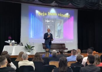 Capinzalense Almir Antônio Isganzella lança seu 3º livro em Capinzal