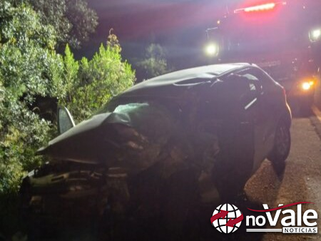 Acidente entre carro e caminhão deixa um morto e dois feridos com gravidade na BR-280