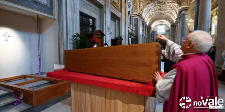 Papa Francisco é sepultado em Roma