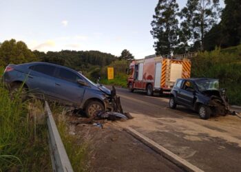 Colisão entre veículos deixa 4 vítimas feridas na SC- 467