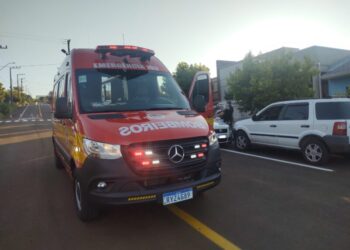 Condutora tem perda de consciência e colide com veículo estacionado em Capinzal