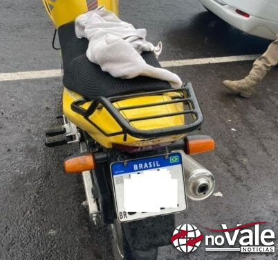 Jovem preso por adulterar placa de motocicleta em Campos Novos