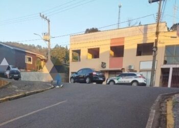 Homem embriagado provoca acidente e é preso em Água Doce