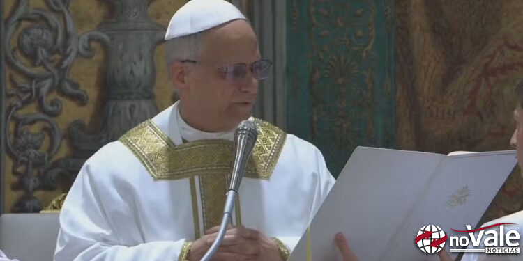 Papa Leão XIV celebra primeira missa dando início ao seu pontificado