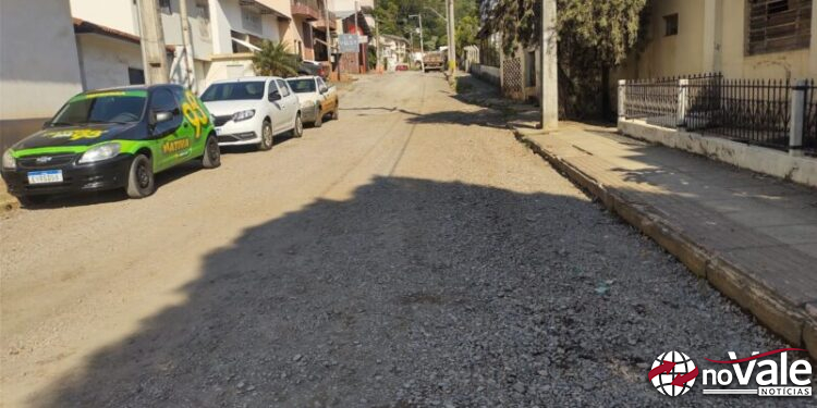 Assinada ordem serviço da pavimentação da rua José Cadorin e estacionamento do Ginásio Dileto Bertaiolli