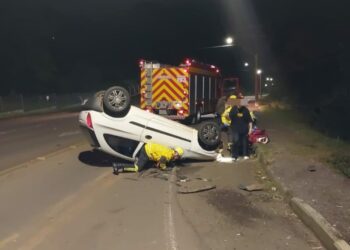 Capotamento deixa motorista com ferimentos na SC-355 em Videira