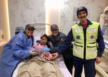 Bebê nasce dentro de ambulância dos bombeiros em Fraiburgo