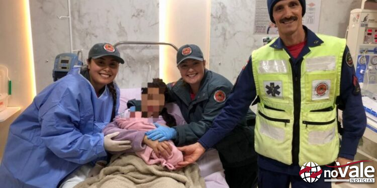 Bebê nasce dentro de ambulância dos bombeiros em Fraiburgo