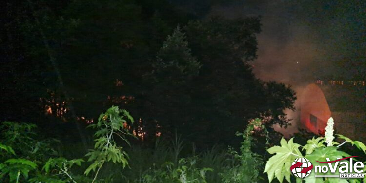 Incêndio em vegetação mobiliza bombeiros em Capinzal