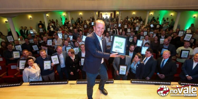 Governador divulga municípios beneficiados na primeira etapa do Casa Catarina