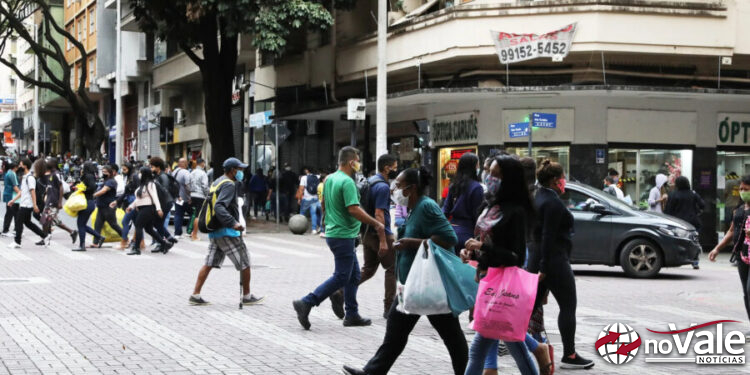 Desemprego recua para 6,2% em maio, o menor para o período desde 2012