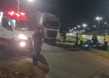 Motociclista morre após colisão com carreta em Chapecó