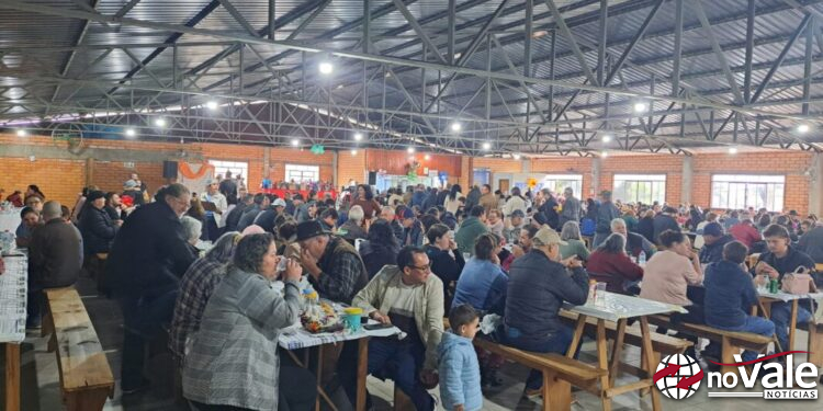 Casa cheia marca mais uma almoço da Associação de mulheres do bairro São Cristóvão