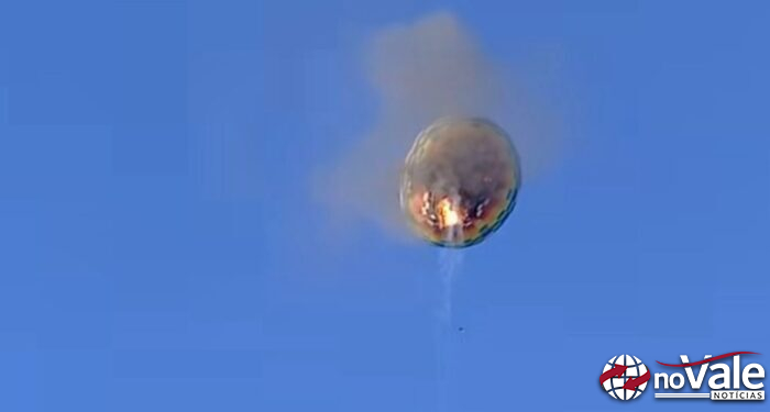 Um balão tripulado despencou do céu após pegar fogo e deixou mortos e feridos, de acordo com o Corpo de Bombeiros.