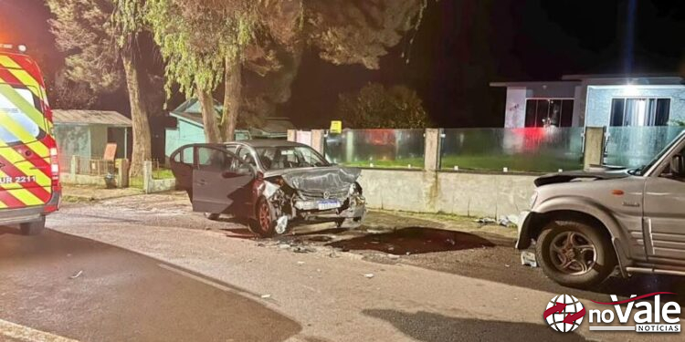 Colisão entre veículos é atendida pelos bombeiros no centro de Irani