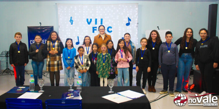 Emoção, talento e muita música marcaram o VII Festival Escolar da Canção