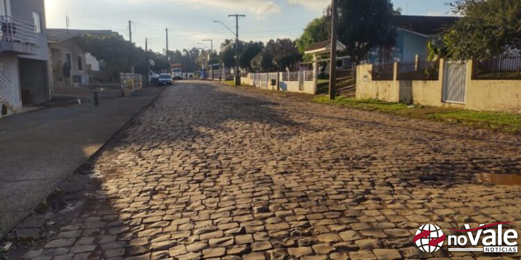 Assinada ordem de serviço de asfaltamento de parte da Rua Ermelinda Debastiani Thomazoni