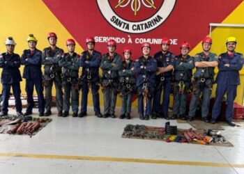 Quartel dos bombeiros de Capinzal sediou treinamento de salvamento em altura