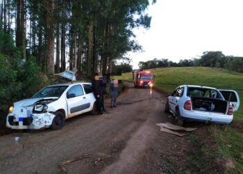 Colisão frontal deixa mulher ferida na Linha Duas Casas, em Joaçaba