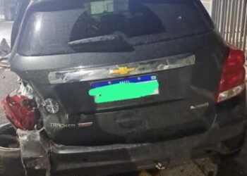Motorista colide em carro estacionado em Joaçaba, foge e é localizado pela PM na BR-282