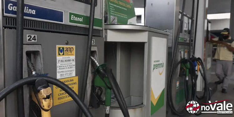 Petrobras reduz preço da gasolina A para as distribuidoras