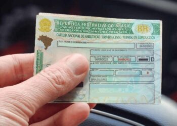 Multas de trânsito poderão pagar CNH de motoristas de baixa renda