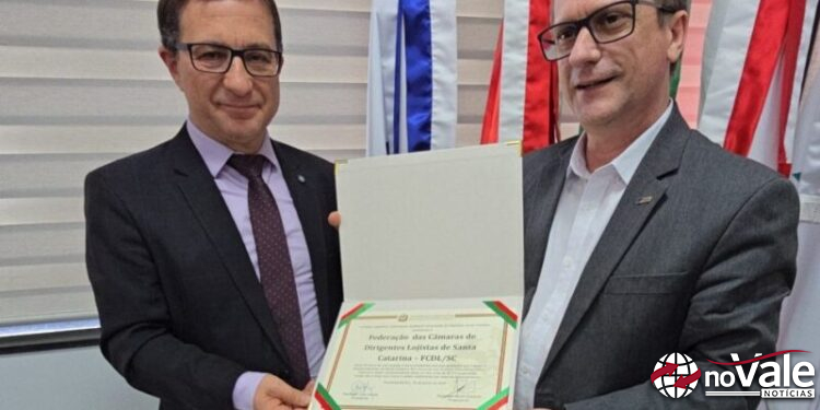 Deputado Junior Cardoso homenageia Federação das Câmaras de Dirigentes Lojistas de Santa Catarina (FCDL/SC)