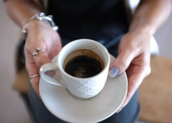 Estudo afirma que café preto e sem açúcar faz bem para coração e longevidade