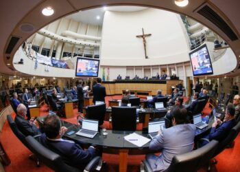 Deputados aprovam cadastro estadual de pessoas em situação de rua