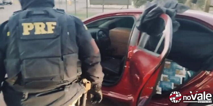 PRF prende homem com carro furtado cheio de cigarros na BR-285 em Vacaria-RS
