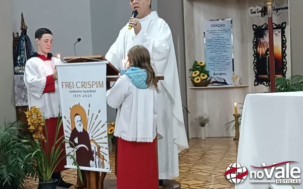 Fiéis participam da quarta noite da novena em preparação à XXVI Romaria de Frei Crispim