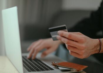 Taxa sobre taxa: Brasileiros pagaram R$ 2 tri em impostos em 2025