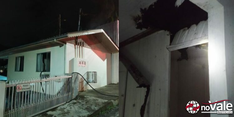 Incêndio atinge residência e mobiliza bombeiros em Herval d’Oeste