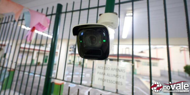 SC reforça segurança nas escolas com instalação de novas câmeras e botão do pânico