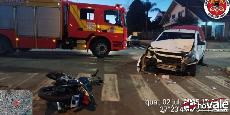 Motociclista fica ferido após colisão com carro em Campos Novos